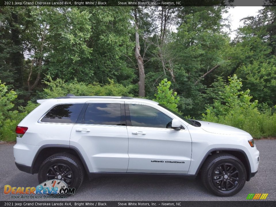 2021 Jeep Grand Cherokee Laredo 4x4 Bright White / Black Photo #6