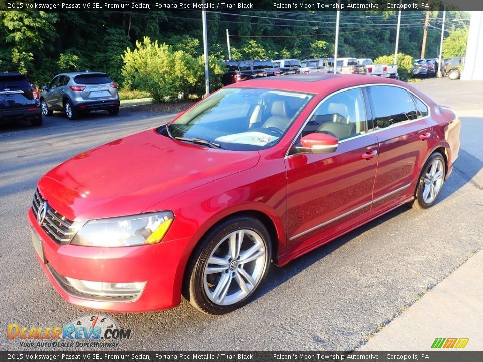 Front 3/4 View of 2015 Volkswagen Passat V6 SEL Premium Sedan Photo #7