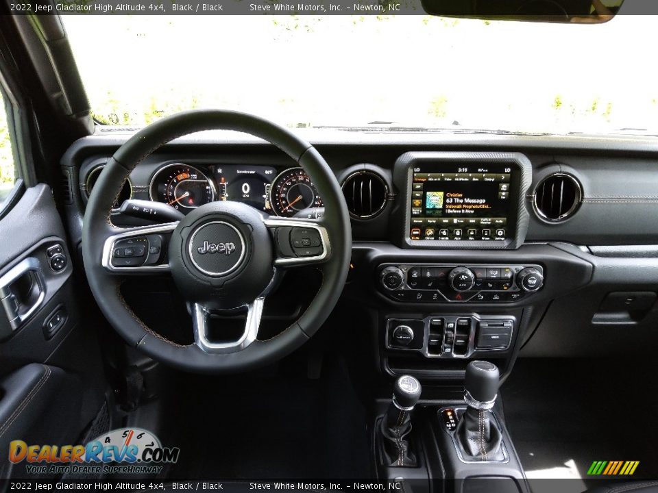 Dashboard of 2022 Jeep Gladiator High Altitude 4x4 Photo #18