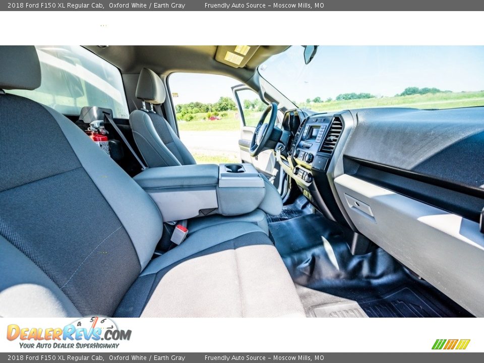 2018 Ford F150 XL Regular Cab Oxford White / Earth Gray Photo #24