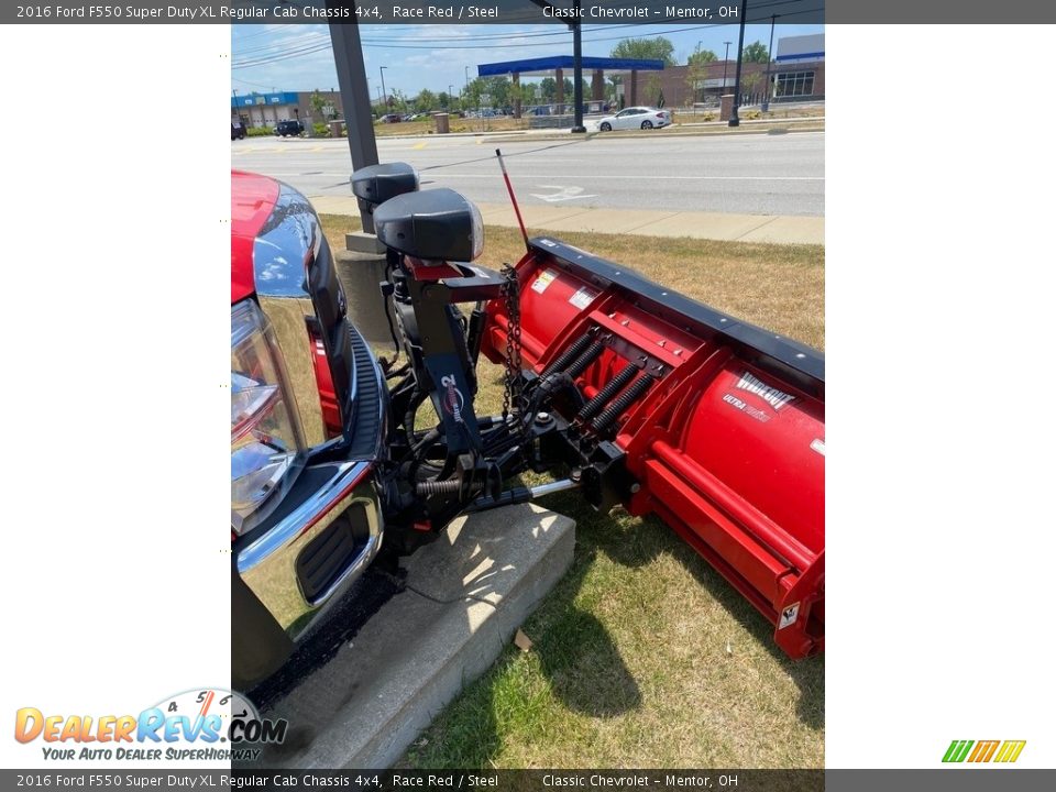 2016 Ford F550 Super Duty XL Regular Cab Chassis 4x4 Race Red / Steel Photo #4