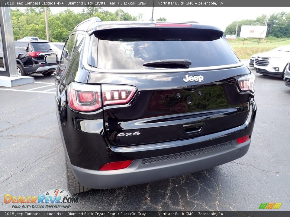 2018 Jeep Compass Latitude 4x4 Diamond Black Crystal Pearl / Black/Ski Gray Photo #4