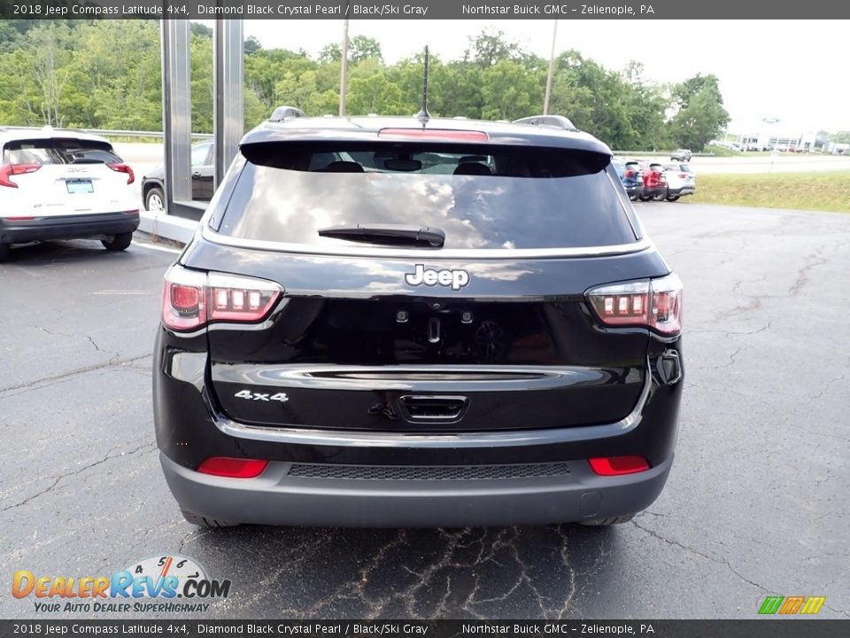 2018 Jeep Compass Latitude 4x4 Diamond Black Crystal Pearl / Black/Ski Gray Photo #5