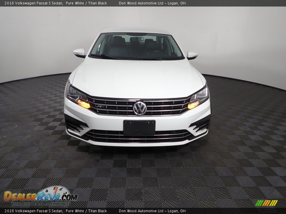 2016 Volkswagen Passat S Sedan Pure White / Titan Black Photo #5