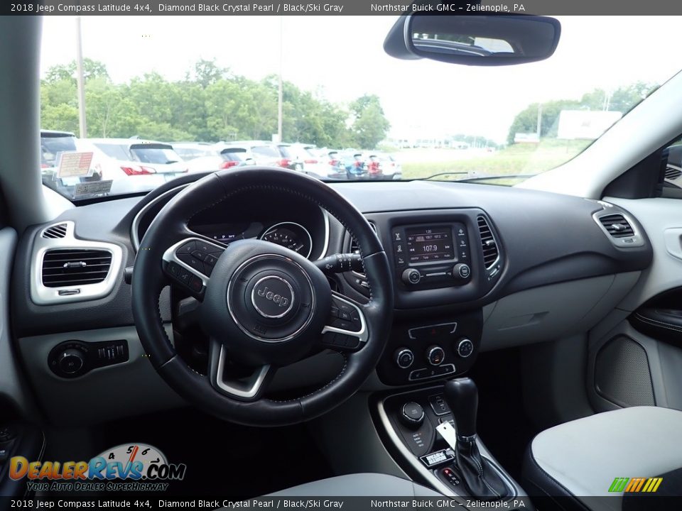 2018 Jeep Compass Latitude 4x4 Diamond Black Crystal Pearl / Black/Ski Gray Photo #19