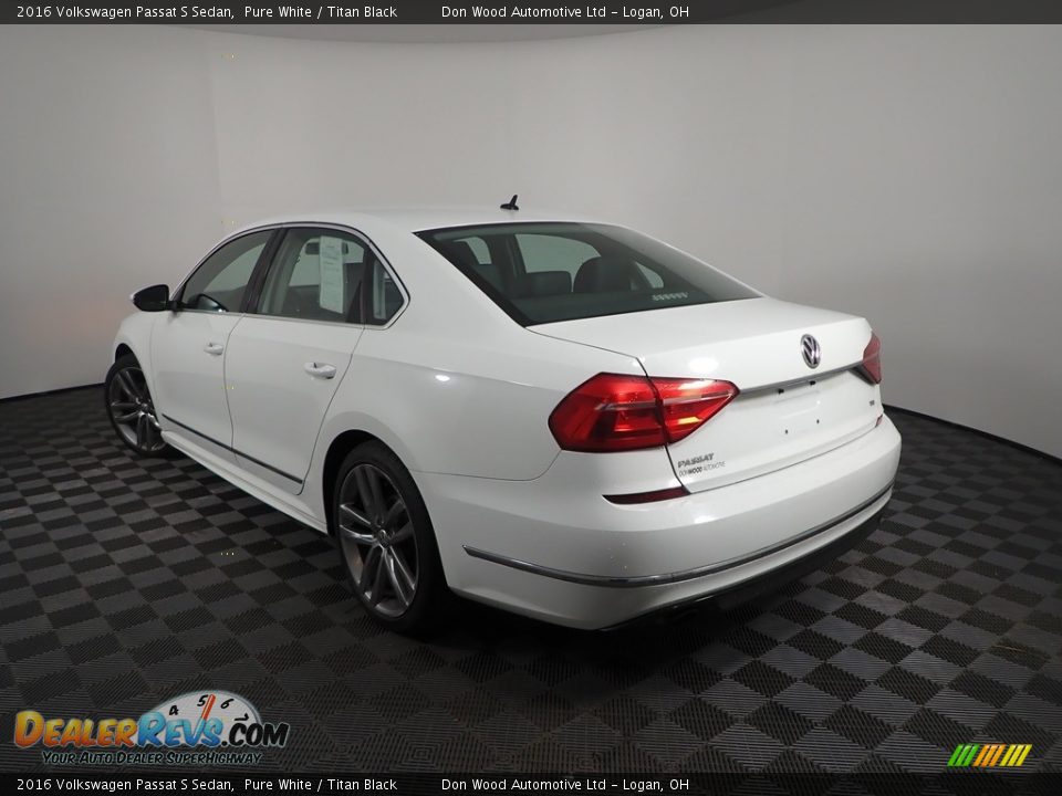 2016 Volkswagen Passat S Sedan Pure White / Titan Black Photo #7