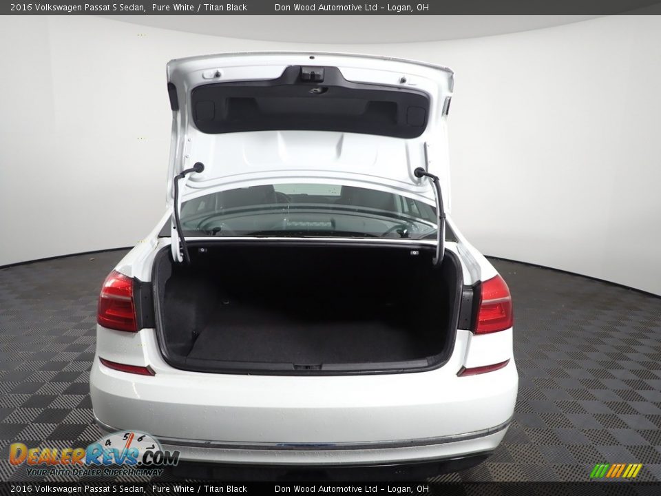2016 Volkswagen Passat S Sedan Pure White / Titan Black Photo #9