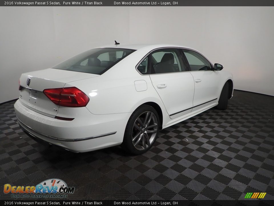 2016 Volkswagen Passat S Sedan Pure White / Titan Black Photo #11