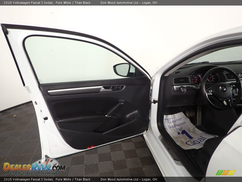 2016 Volkswagen Passat S Sedan Pure White / Titan Black Photo #12