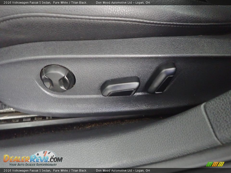 2016 Volkswagen Passat S Sedan Pure White / Titan Black Photo #14