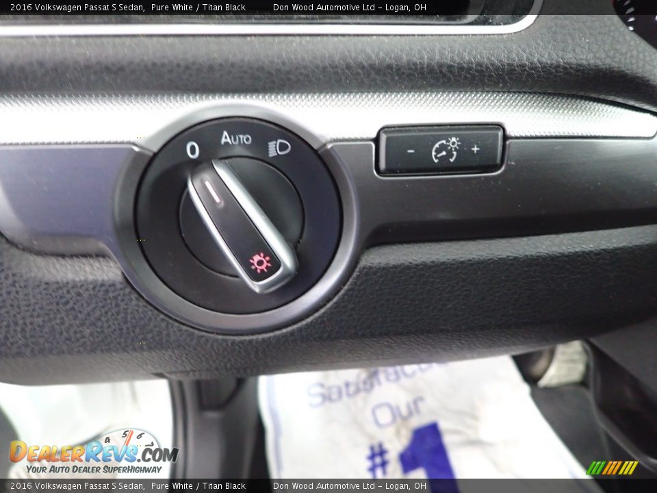 2016 Volkswagen Passat S Sedan Pure White / Titan Black Photo #16