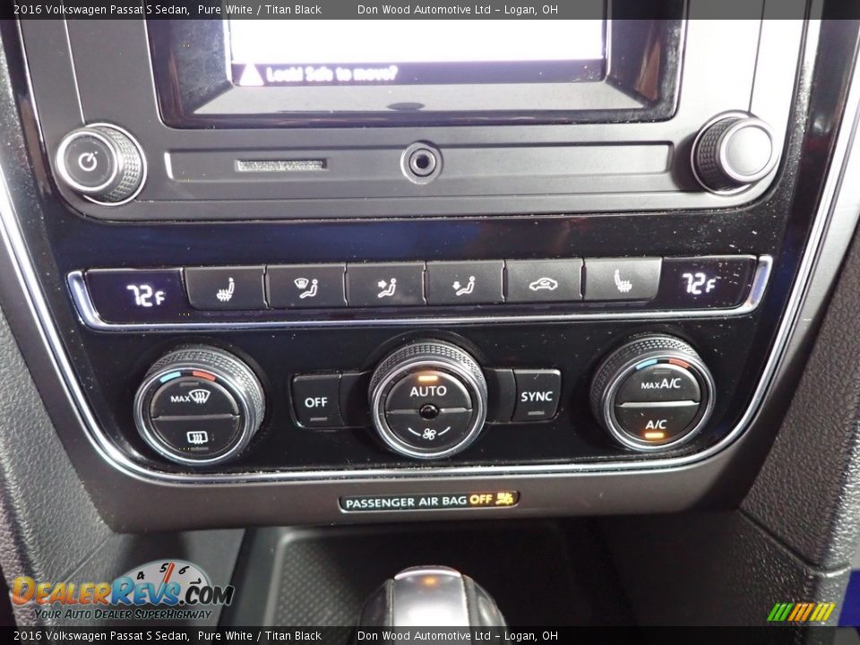 2016 Volkswagen Passat S Sedan Pure White / Titan Black Photo #20