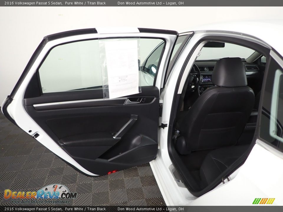 2016 Volkswagen Passat S Sedan Pure White / Titan Black Photo #23