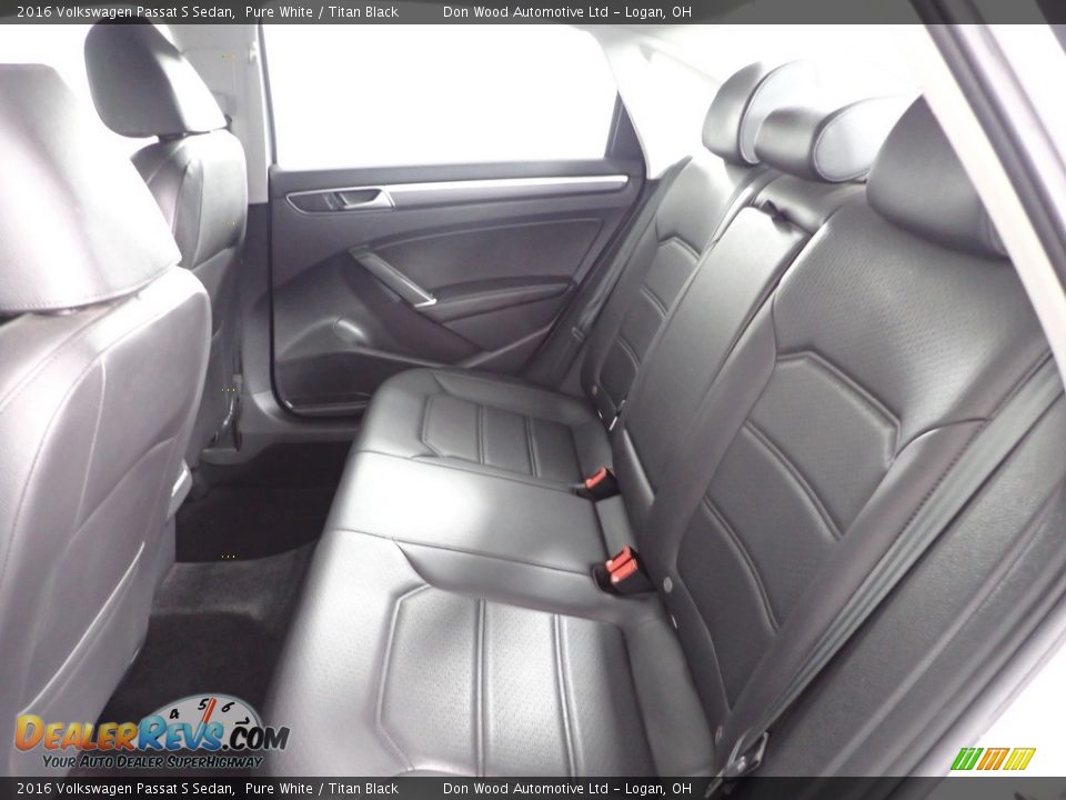 2016 Volkswagen Passat S Sedan Pure White / Titan Black Photo #24