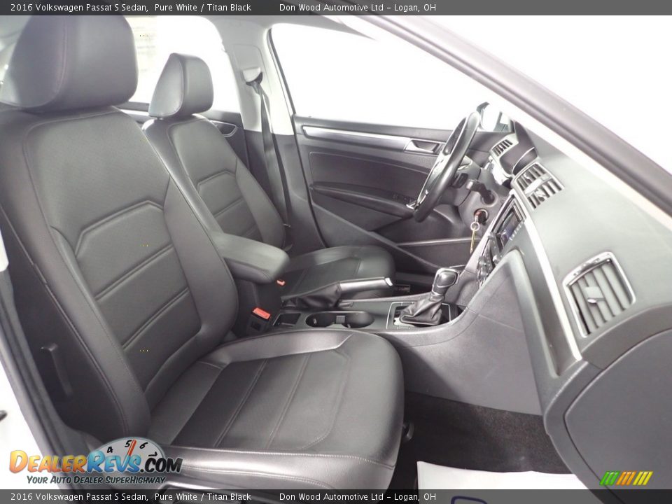 2016 Volkswagen Passat S Sedan Pure White / Titan Black Photo #26
