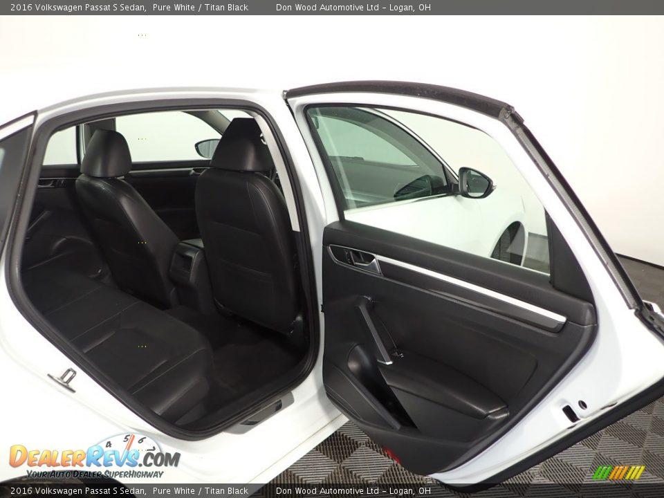 2016 Volkswagen Passat S Sedan Pure White / Titan Black Photo #27