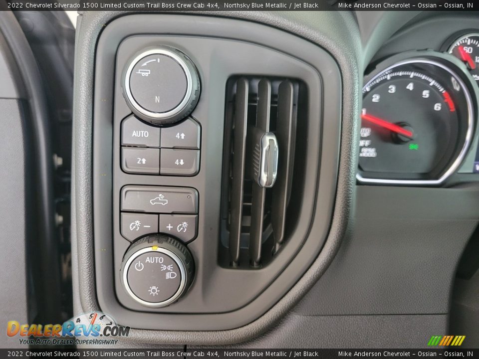 Controls of 2022 Chevrolet Silverado 1500 Limited Custom Trail Boss Crew Cab 4x4 Photo #24