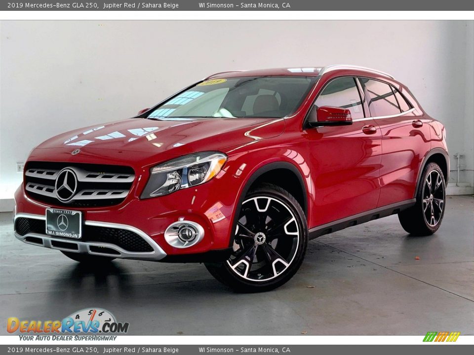 Front 3/4 View of 2019 Mercedes-Benz GLA 250 Photo #12