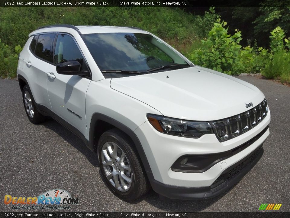 2022 Jeep Compass Latitude Lux 4x4 Bright White / Black Photo #4