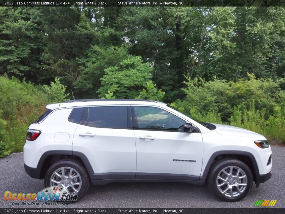 2022 Jeep Compass Latitude Lux 4x4 Bright White / Black Photo #5