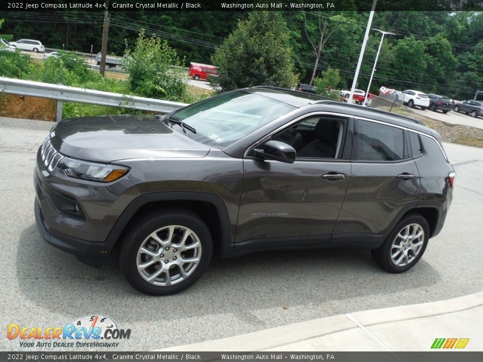 2022 Jeep Compass Latitude 4x4 Granite Crystal Metallic / Black Photo #16
