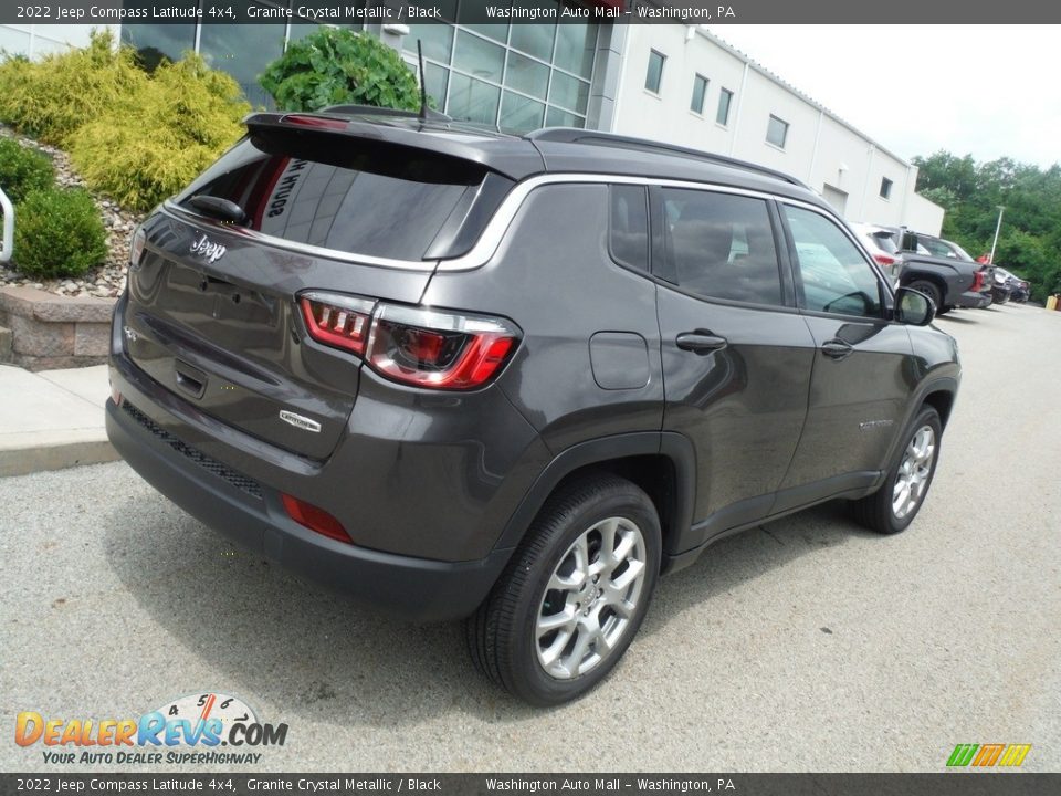 2022 Jeep Compass Latitude 4x4 Granite Crystal Metallic / Black Photo #19