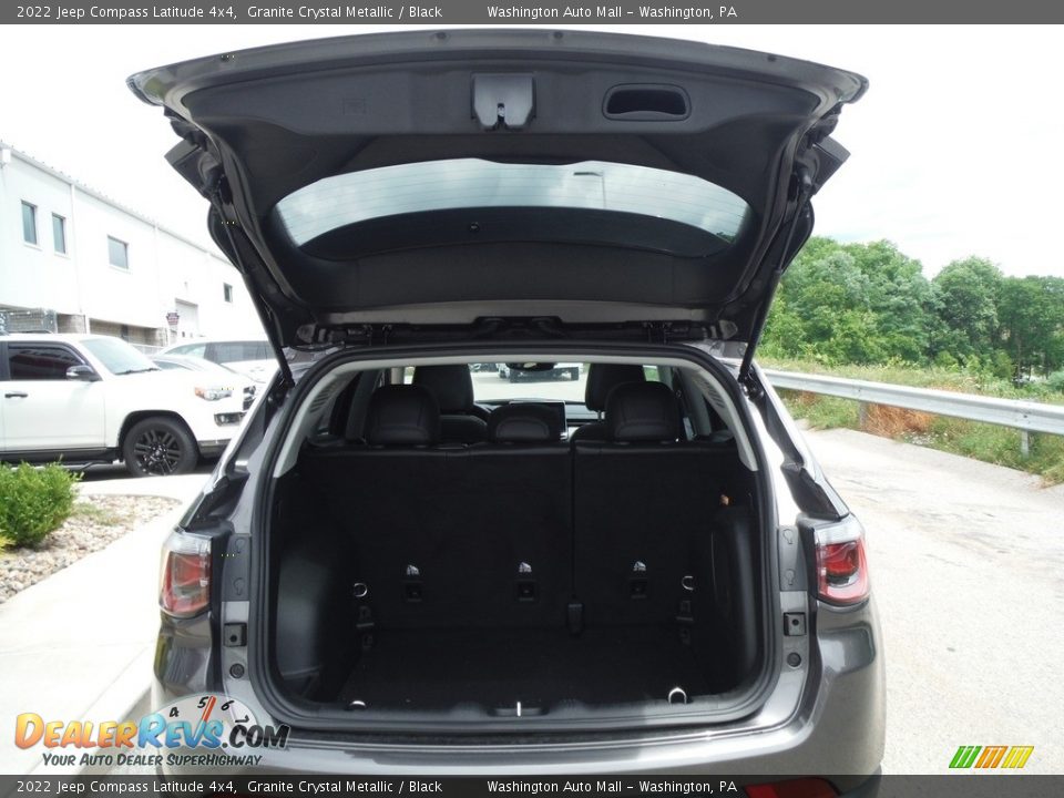 2022 Jeep Compass Latitude 4x4 Granite Crystal Metallic / Black Photo #32