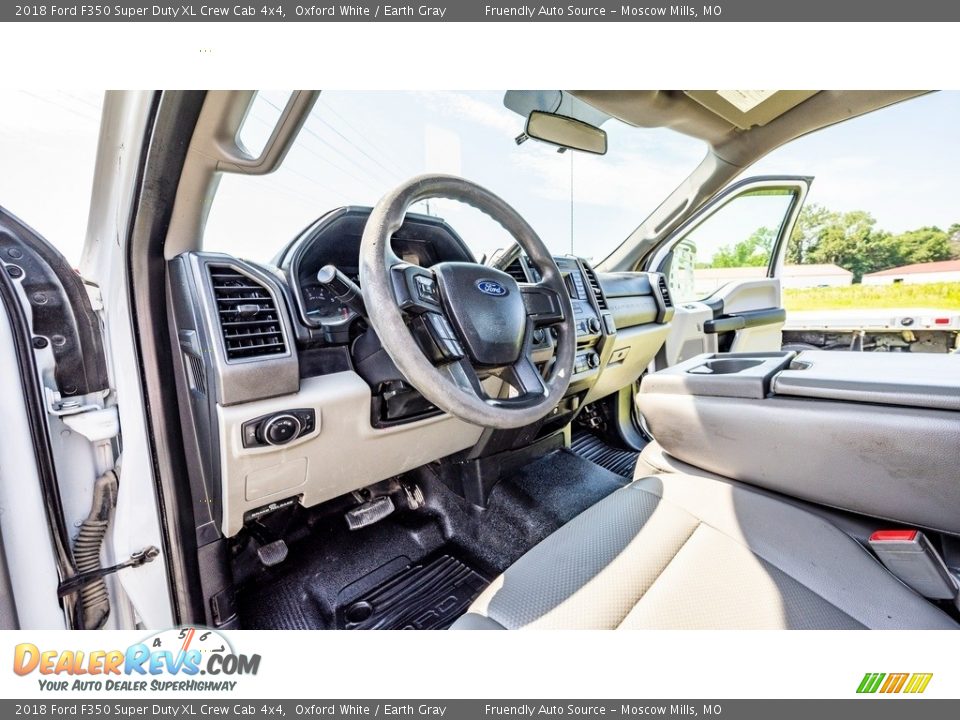 Earth Gray Interior - 2018 Ford F350 Super Duty XL Crew Cab 4x4 Photo #18