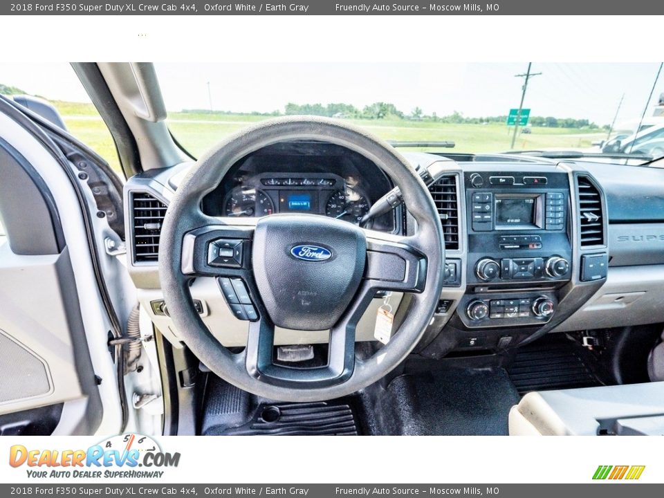 Dashboard of 2018 Ford F350 Super Duty XL Crew Cab 4x4 Photo #25