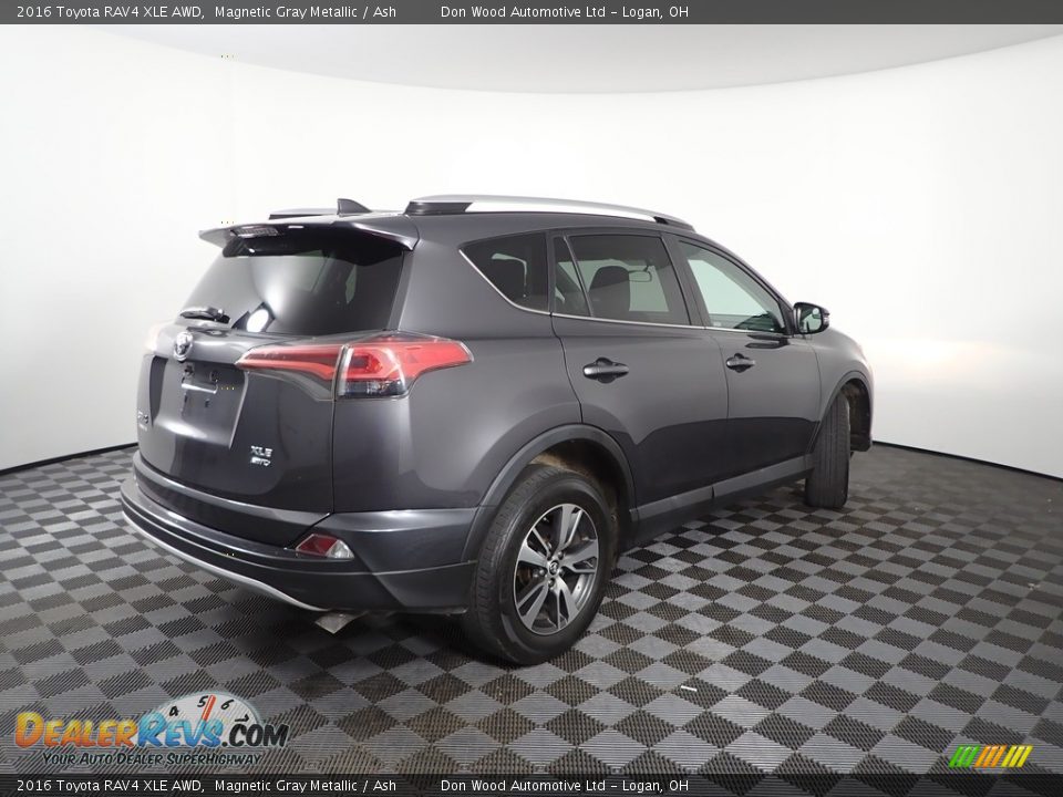 2016 Toyota RAV4 XLE AWD Magnetic Gray Metallic / Ash Photo #11