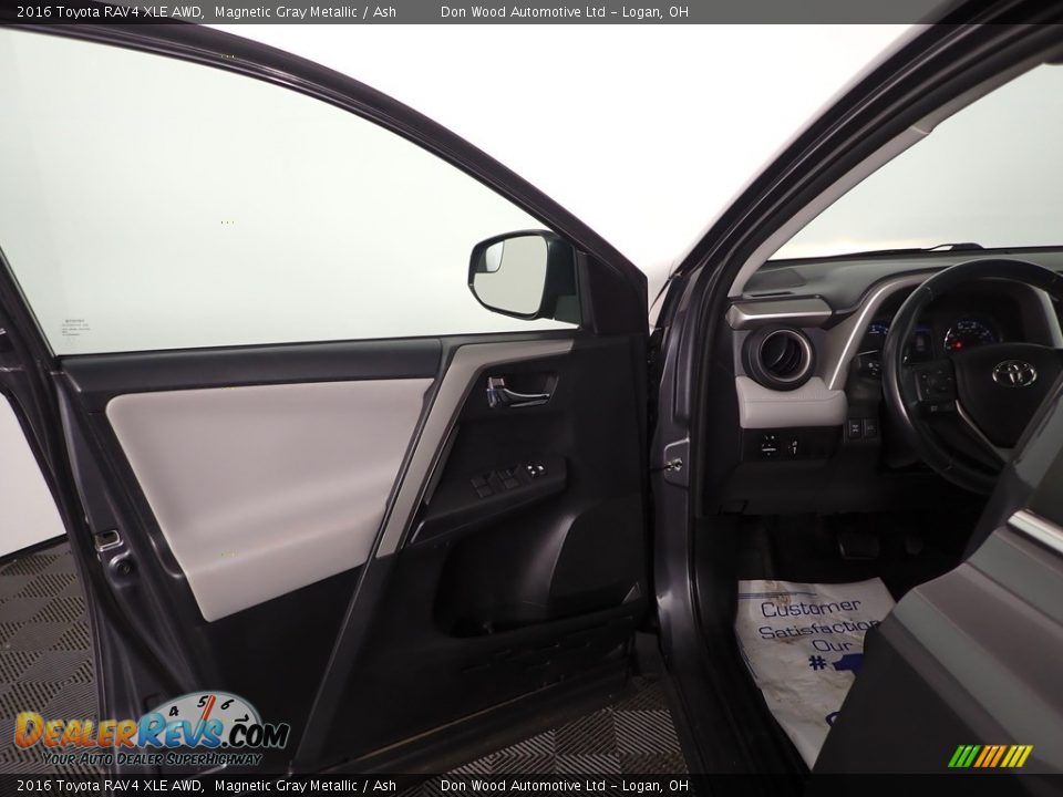 2016 Toyota RAV4 XLE AWD Magnetic Gray Metallic / Ash Photo #12