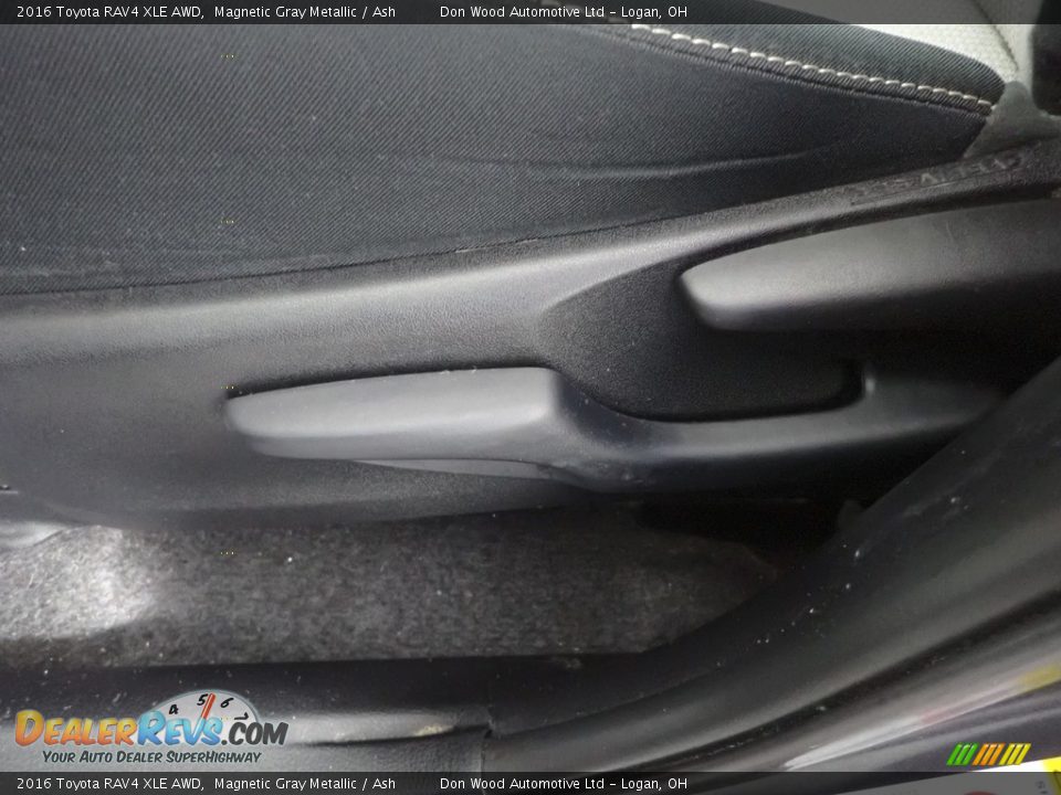 2016 Toyota RAV4 XLE AWD Magnetic Gray Metallic / Ash Photo #14