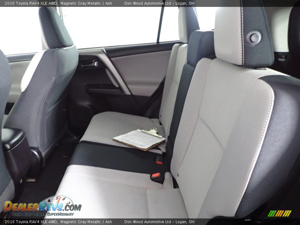 2016 Toyota RAV4 XLE AWD Magnetic Gray Metallic / Ash Photo #24