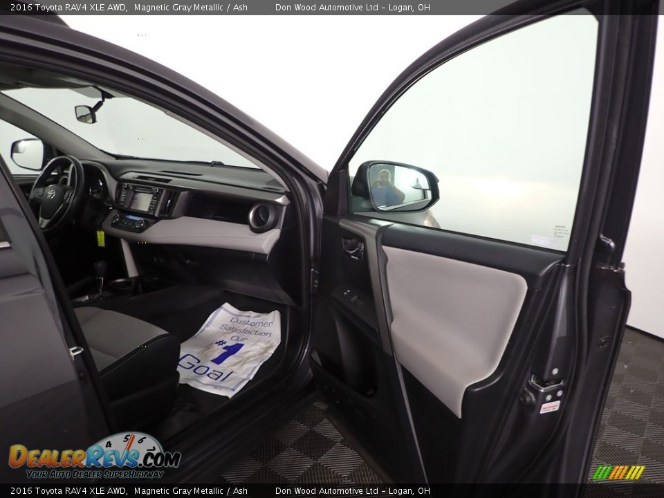 2016 Toyota RAV4 XLE AWD Magnetic Gray Metallic / Ash Photo #26