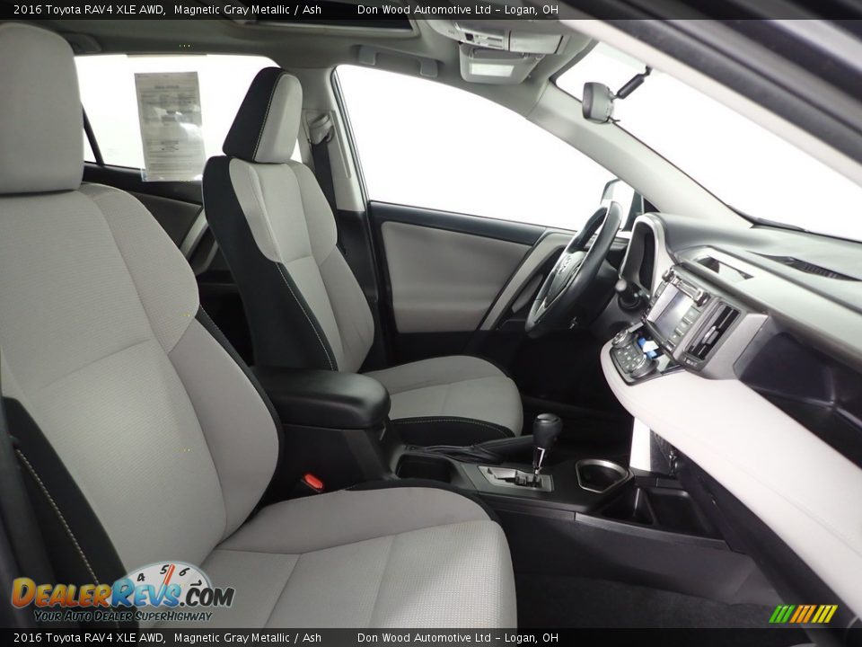 2016 Toyota RAV4 XLE AWD Magnetic Gray Metallic / Ash Photo #27