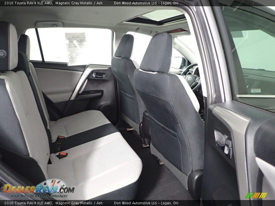 2016 Toyota RAV4 XLE AWD Magnetic Gray Metallic / Ash Photo #29
