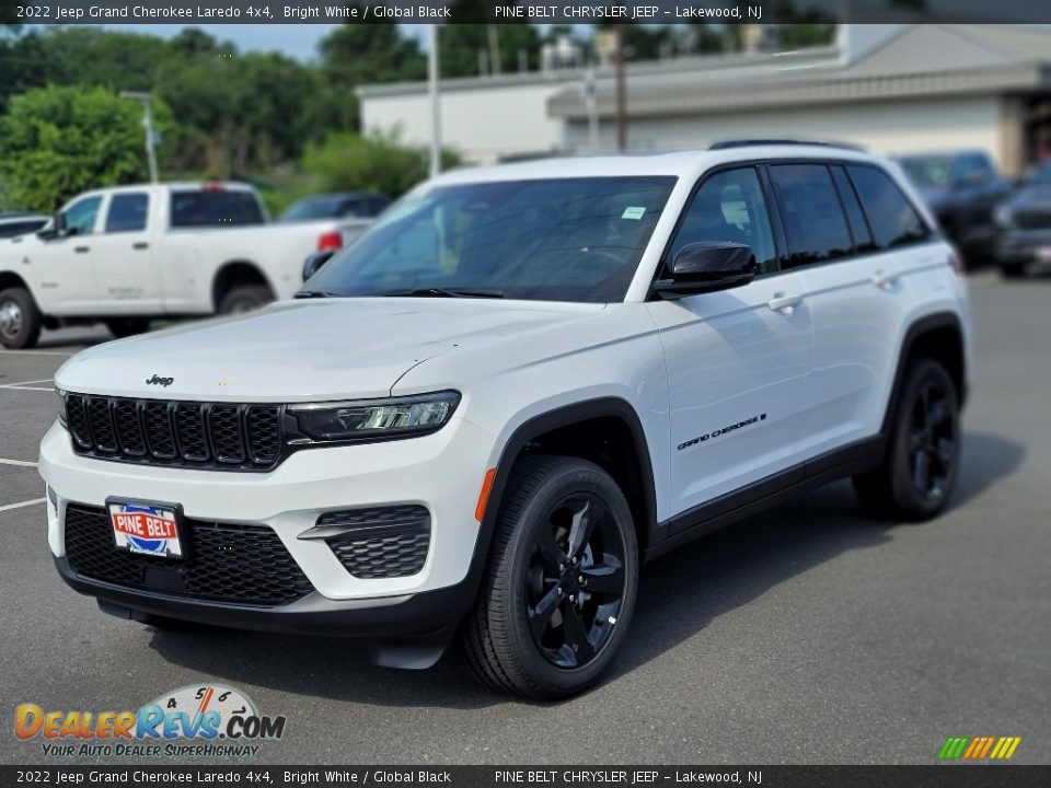 2022 Jeep Grand Cherokee Laredo 4x4 Bright White / Global Black Photo #1