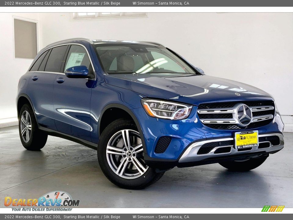 Front 3/4 View of 2022 Mercedes-Benz GLC 300 Photo #12