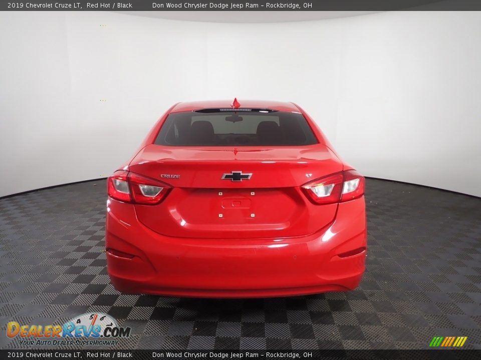 2019 Chevrolet Cruze LT Red Hot / Black Photo #6
