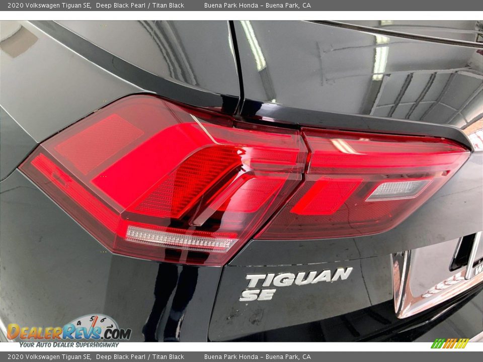 2020 Volkswagen Tiguan SE Deep Black Pearl / Titan Black Photo #29