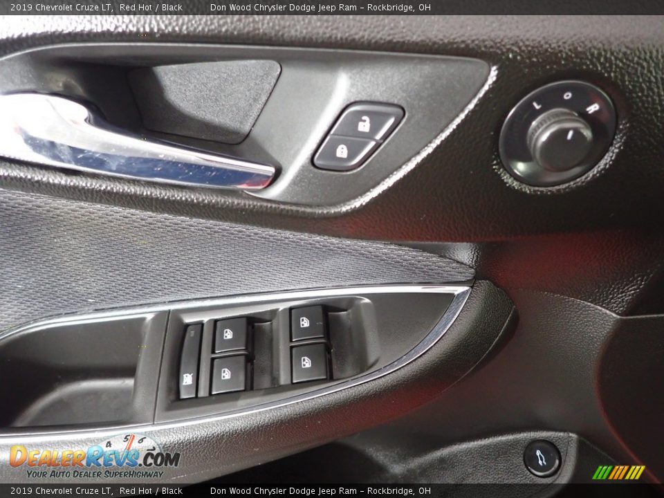 Door Panel of 2019 Chevrolet Cruze LT Photo #11