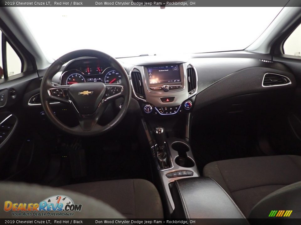 Dashboard of 2019 Chevrolet Cruze LT Photo #24