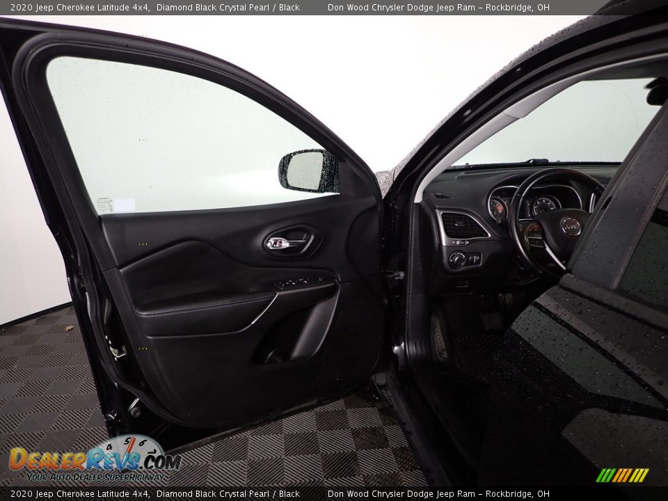 2020 Jeep Cherokee Latitude 4x4 Diamond Black Crystal Pearl / Black Photo #12