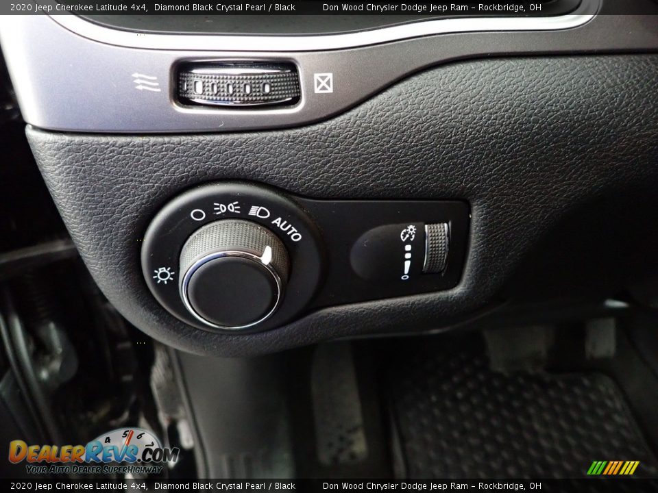 2020 Jeep Cherokee Latitude 4x4 Diamond Black Crystal Pearl / Black Photo #16