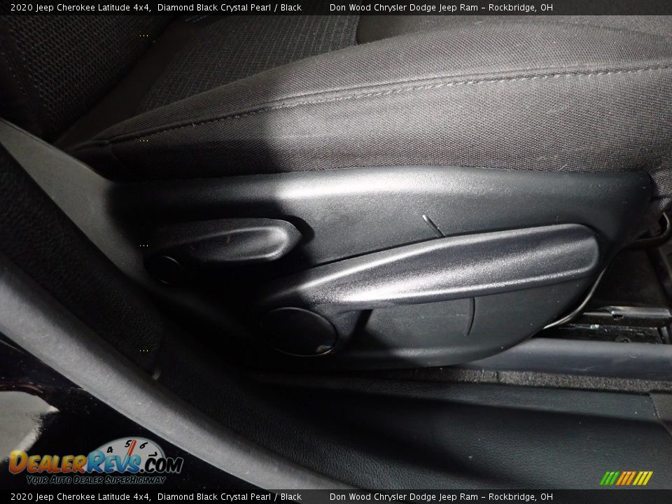 2020 Jeep Cherokee Latitude 4x4 Diamond Black Crystal Pearl / Black Photo #28
