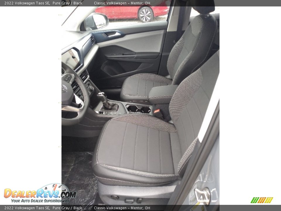 2022 Volkswagen Taos SE Pure Gray / Black Photo #2