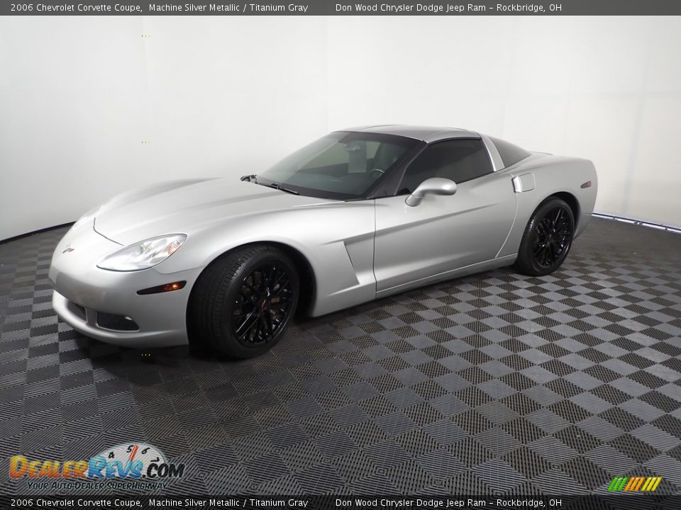 Front 3/4 View of 2006 Chevrolet Corvette Coupe Photo #3