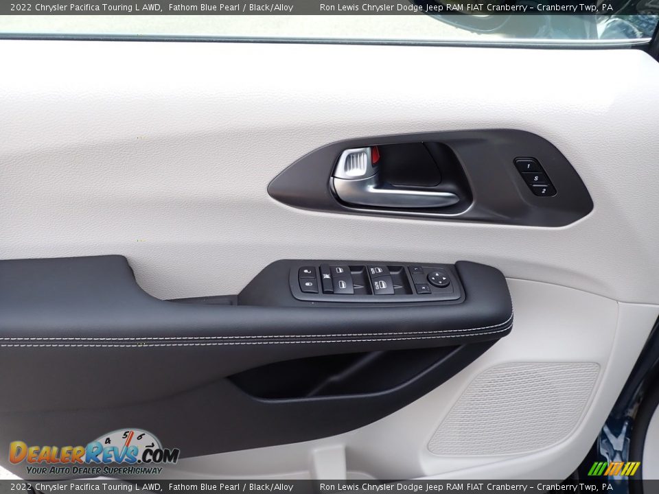 Door Panel of 2022 Chrysler Pacifica Touring L AWD Photo #16