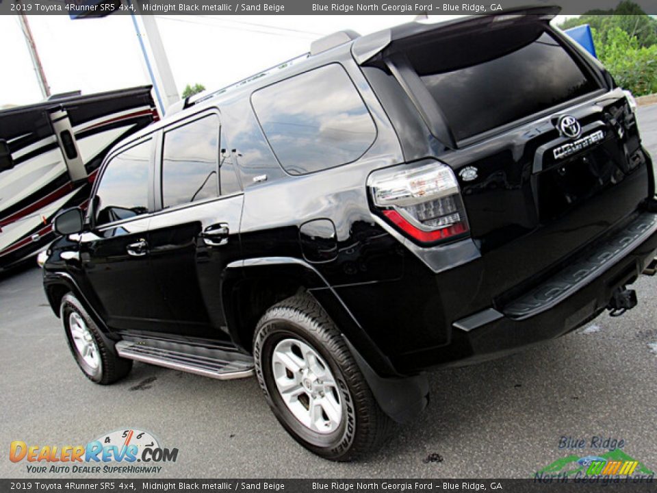 2019 Toyota 4Runner SR5 4x4 Midnight Black metallic / Sand Beige Photo #29