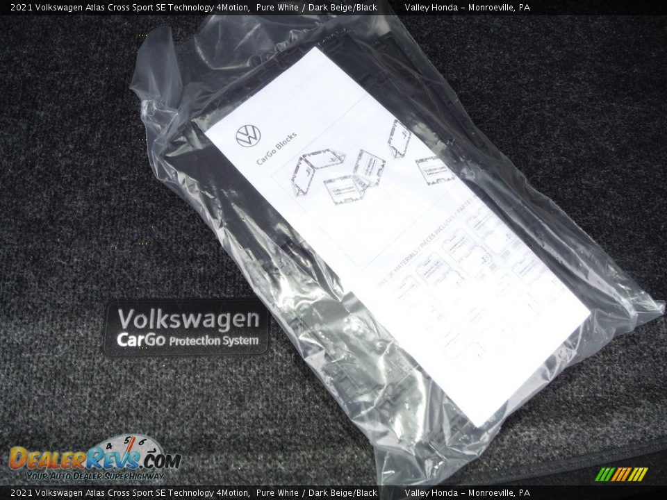 2021 Volkswagen Atlas Cross Sport SE Technology 4Motion Pure White / Dark Beige/Black Photo #30
